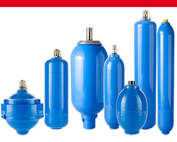 Sieben Hydropneumatische Druckspeicher von Hydro-Leduc, blau, roter Balken oben